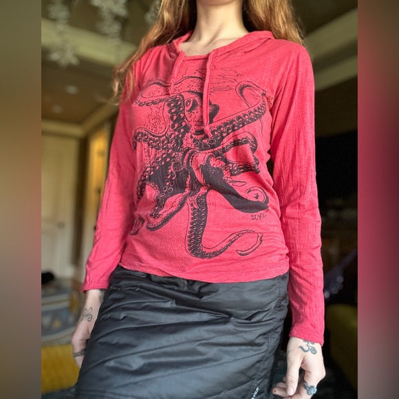 NWOT Adorable Hooded Octopus Sweater - Picture 3 of 5